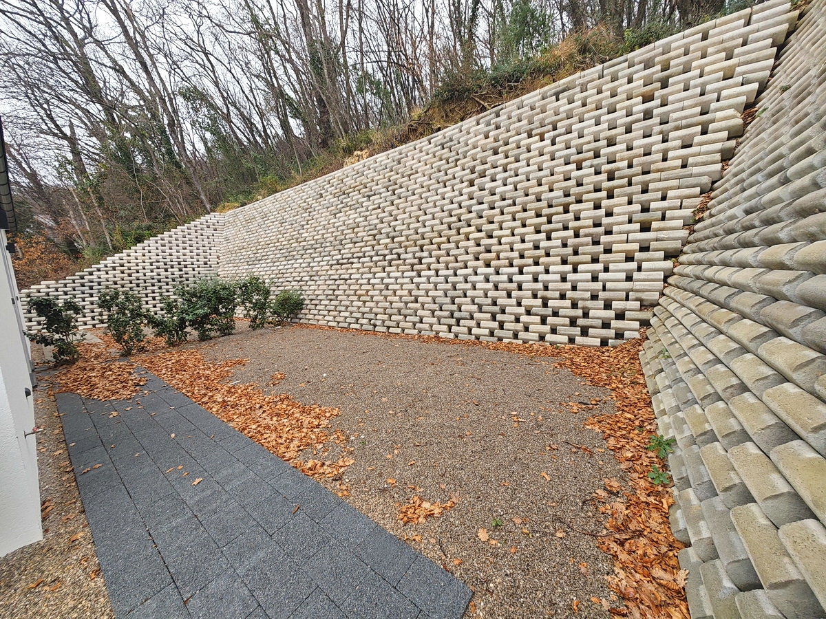 Omišalj, in vendita, bellissimo appartamento al primo piano con giardino, vicino al mare!