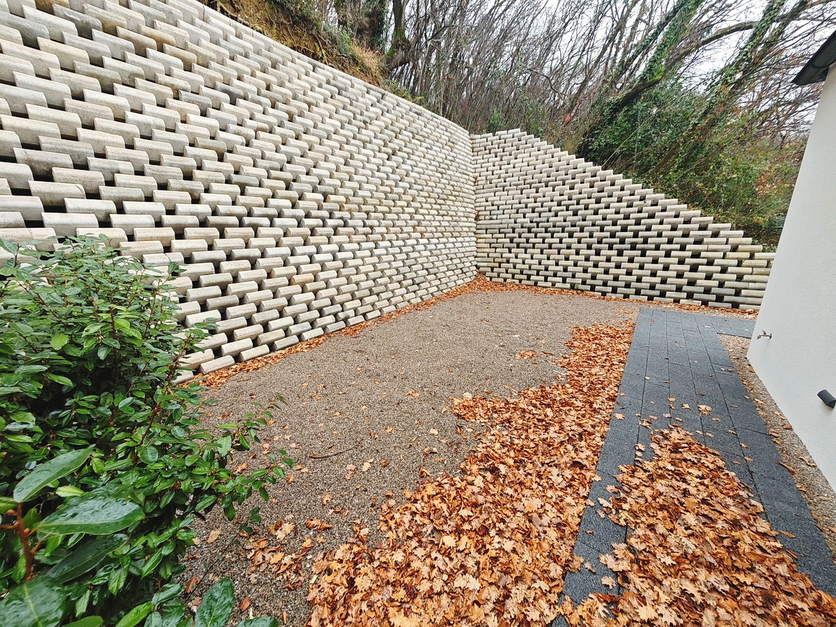 Omišalj, in vendita, bellissimo appartamento al primo piano con giardino, vicino al mare!