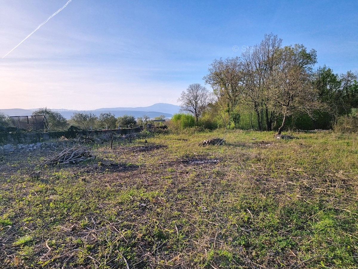 Dintorni di Krk, terreno agricolo in una posizione tranquilla, in vendita!