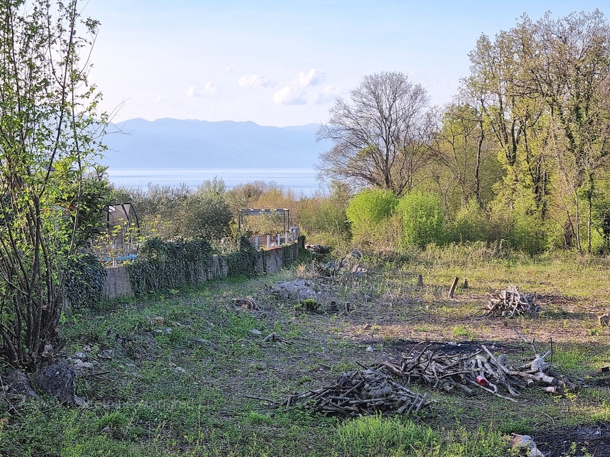 Dintorni di Krk, terreno agricolo in una posizione tranquilla, in vendita!