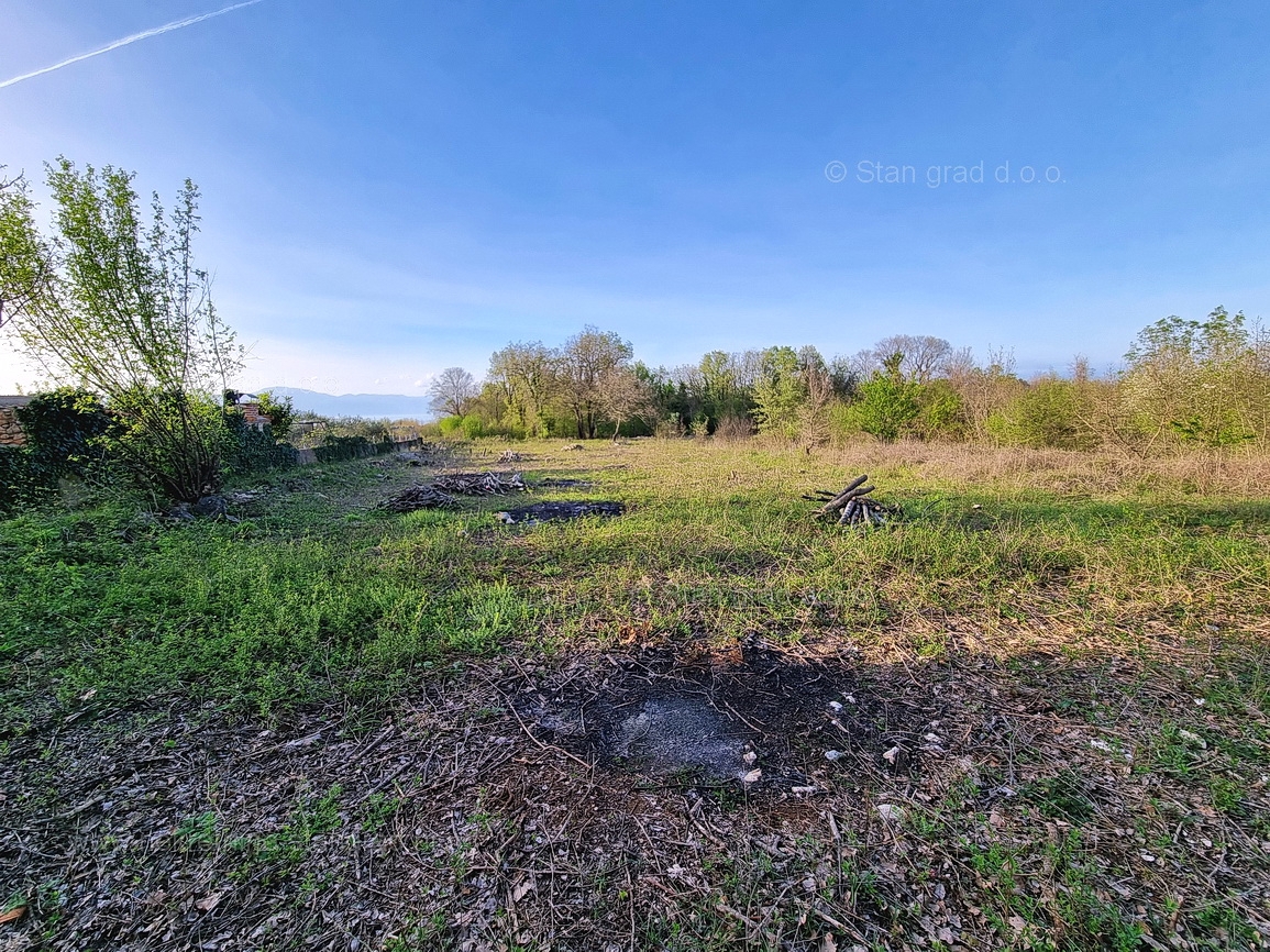 Dintorni di Krk, terreno agricolo in una posizione tranquilla, in vendita!