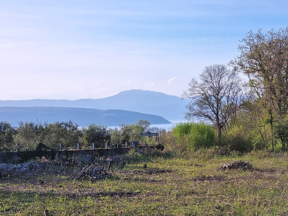 Dintorni di Krk, terreno agricolo in una posizione tranquilla, in vendita!