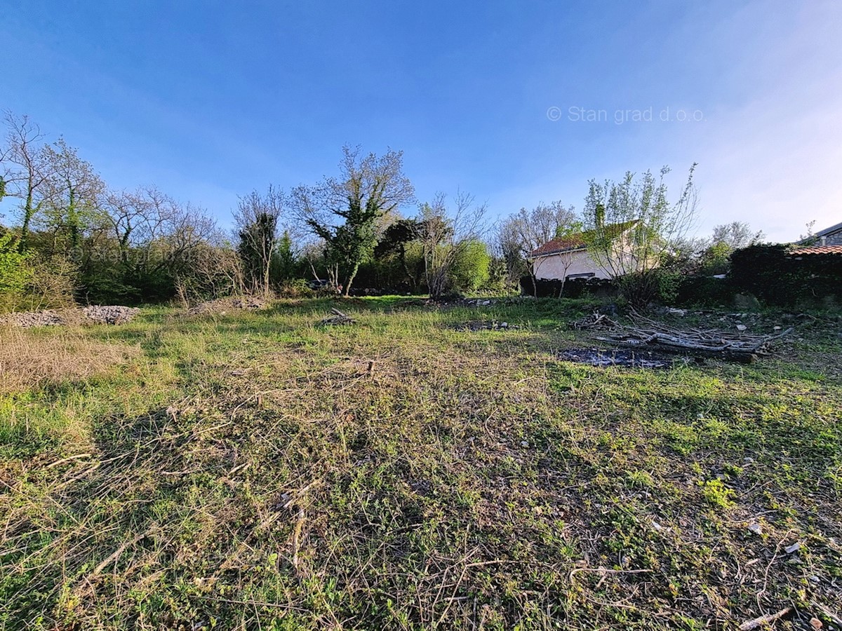 Dintorni di Krk, terreno agricolo in una posizione tranquilla, in vendita!