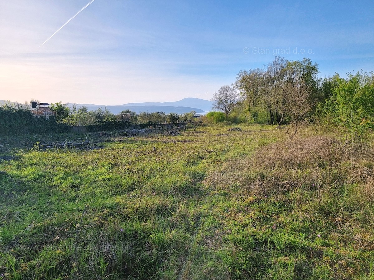 Dintorni di Krk, terreno agricolo in una posizione tranquilla, in vendita!