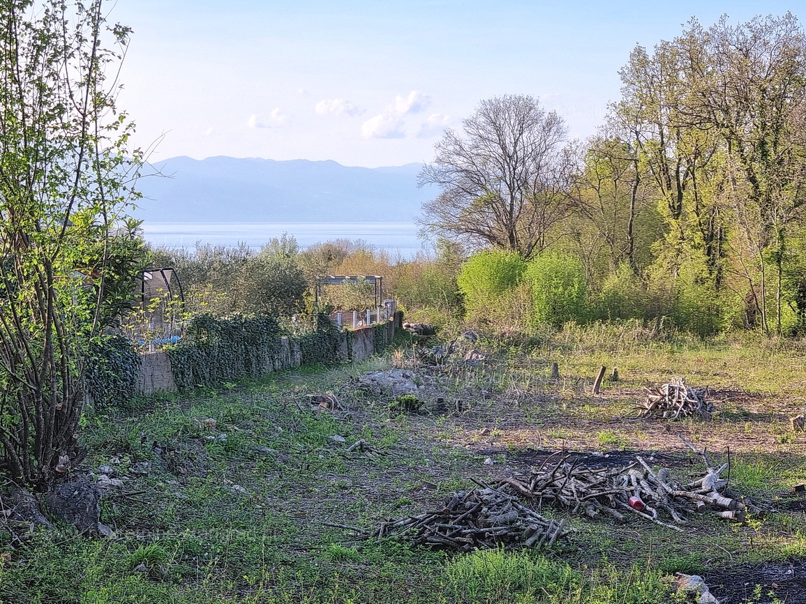 Dintorni di Krk, terreno agricolo in una posizione tranquilla, in vendita!