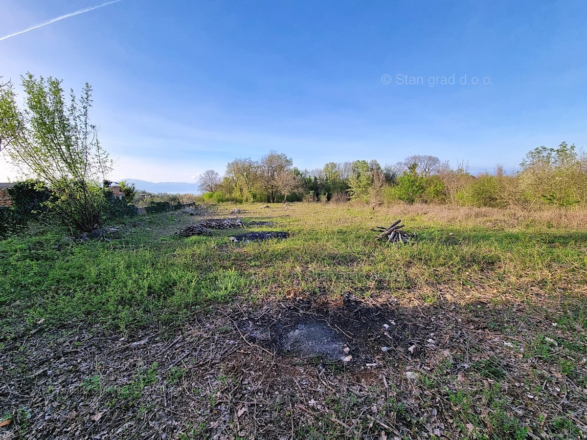 Dintorni di Krk, terreno agricolo in una posizione tranquilla, in vendita!