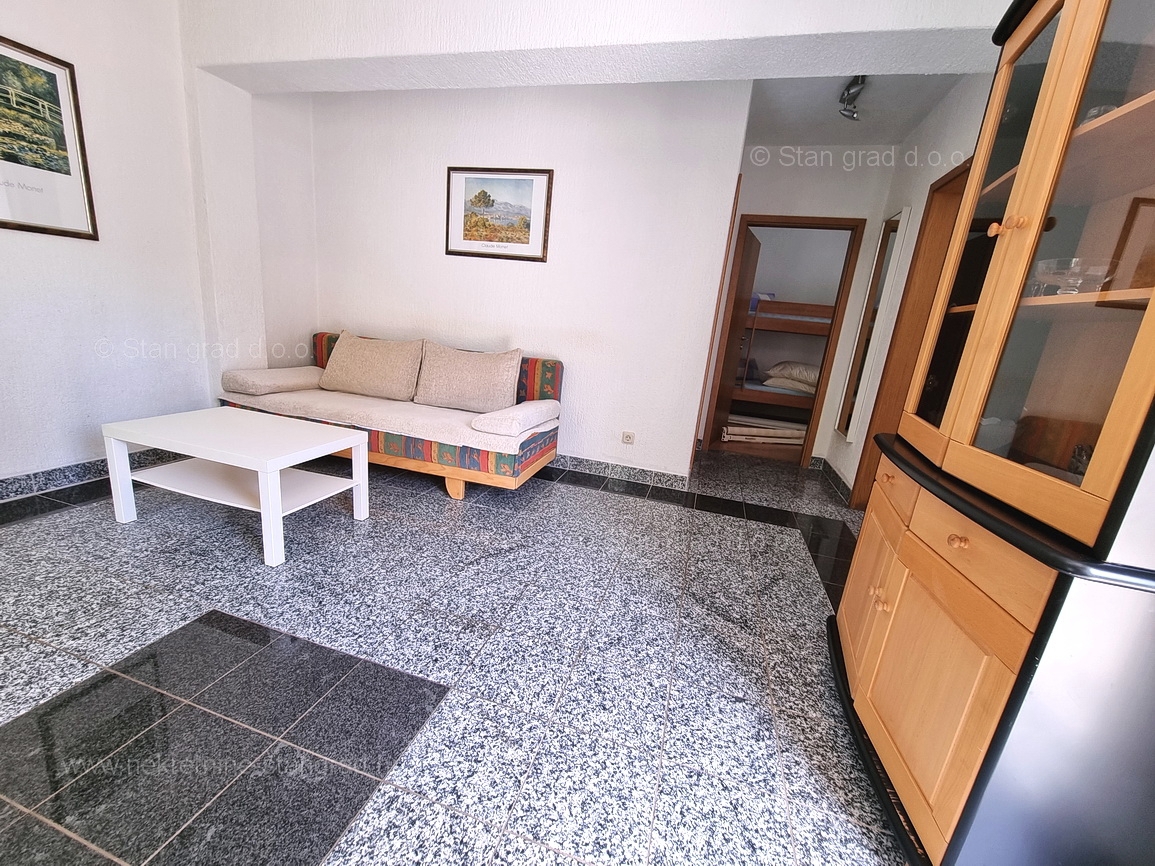 Zona di Krk, casa con 5 unità abitative e giardino!