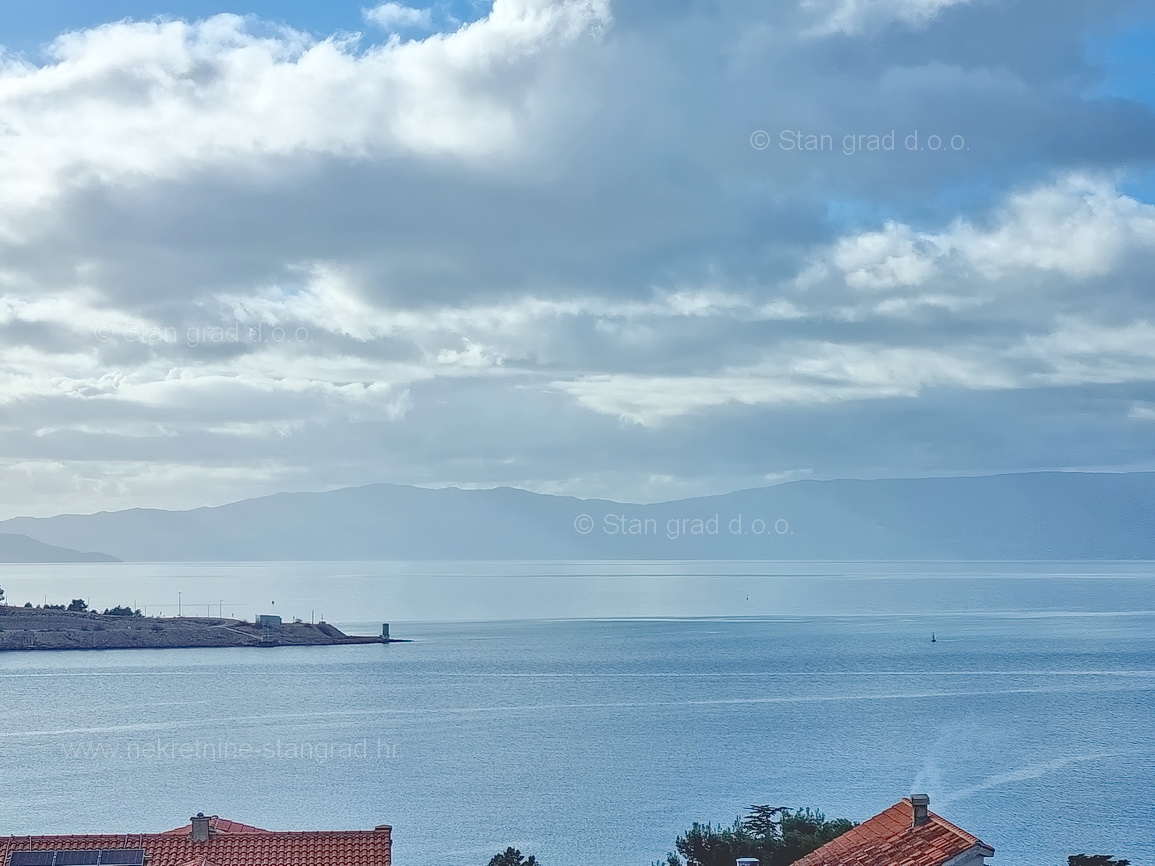 Omišalj, appartamento al 2° piano di una nuova costruzione vicino al mare con vista!