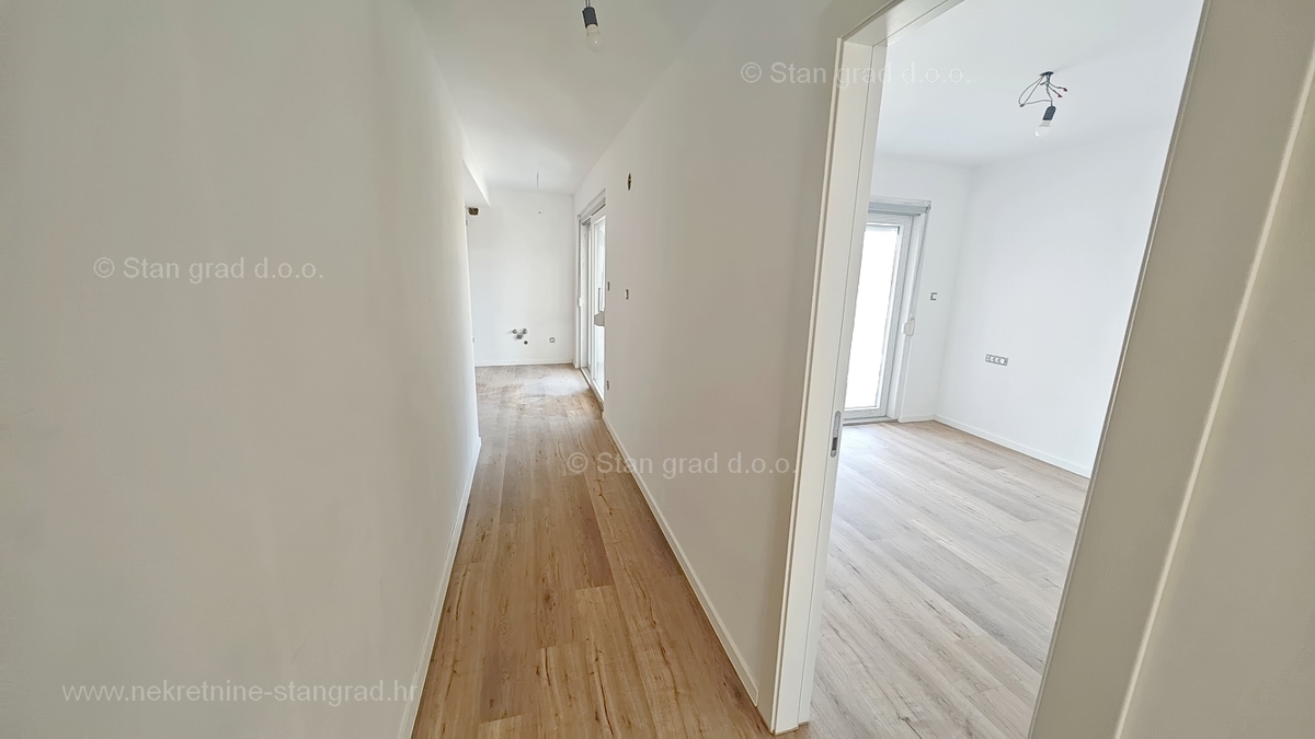 Zona di Krk, appartamento al 1° piano di un nuovo edificio con piscina!