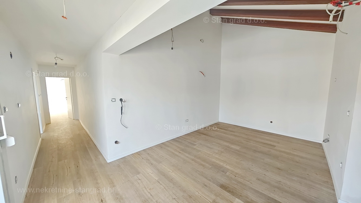 Zona di Krk, appartamento al 1° piano di un nuovo edificio con piscina!