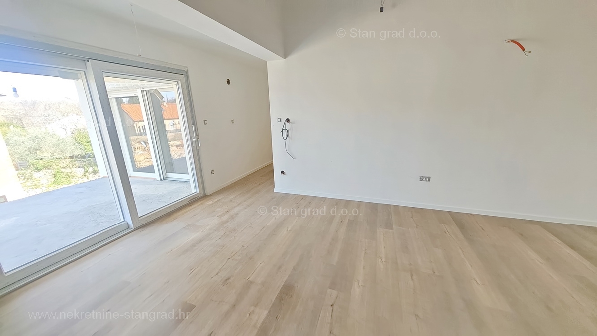 Zona di Krk, appartamento al 1° piano di un nuovo edificio con piscina!