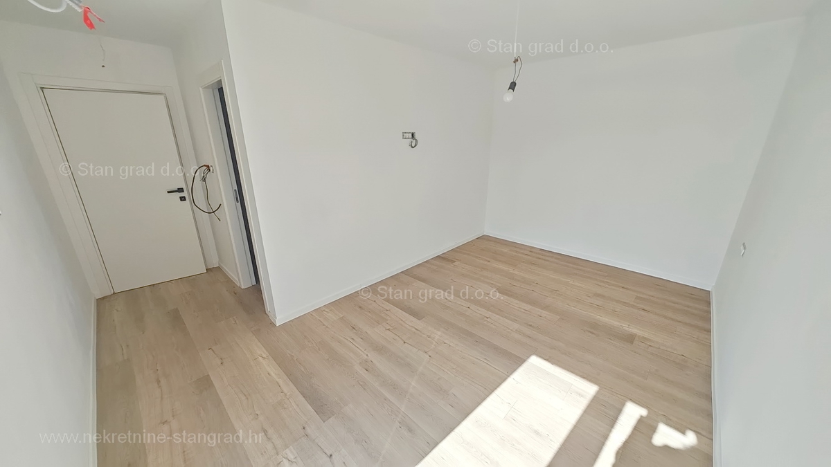 Zona di Krk, appartamento al 1° piano di un nuovo edificio con piscina!