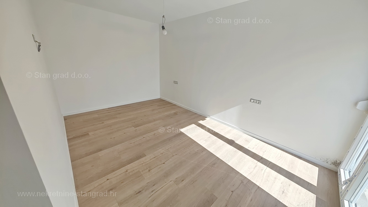 Zona di Krk, appartamento al 1° piano di un nuovo edificio con piscina!