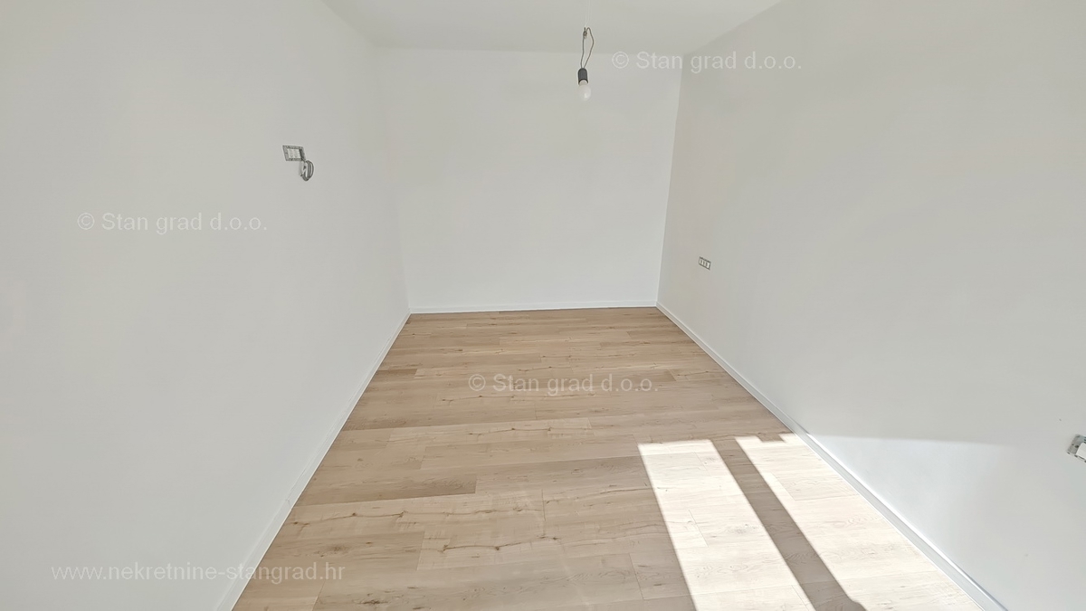 Zona di Krk, appartamento al 1° piano di un nuovo edificio con piscina!