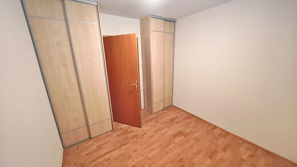 Baška, appartamento al piano terra in posizione tranquilla!