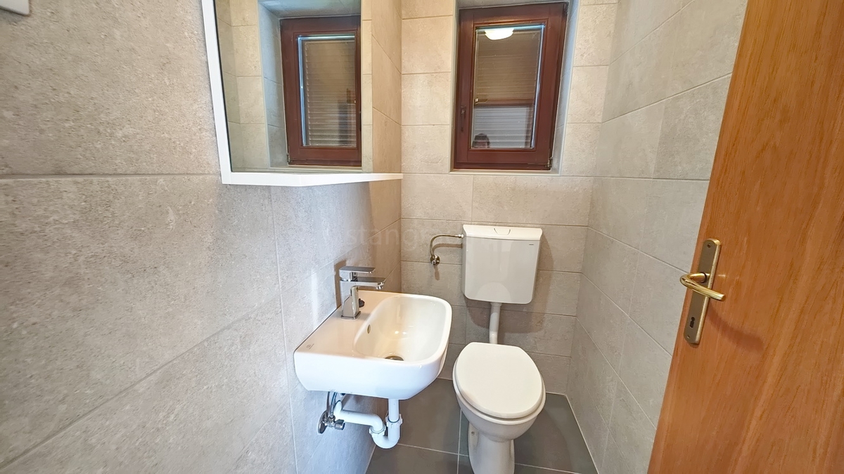 Baška, appartamento al piano terra in posizione tranquilla!