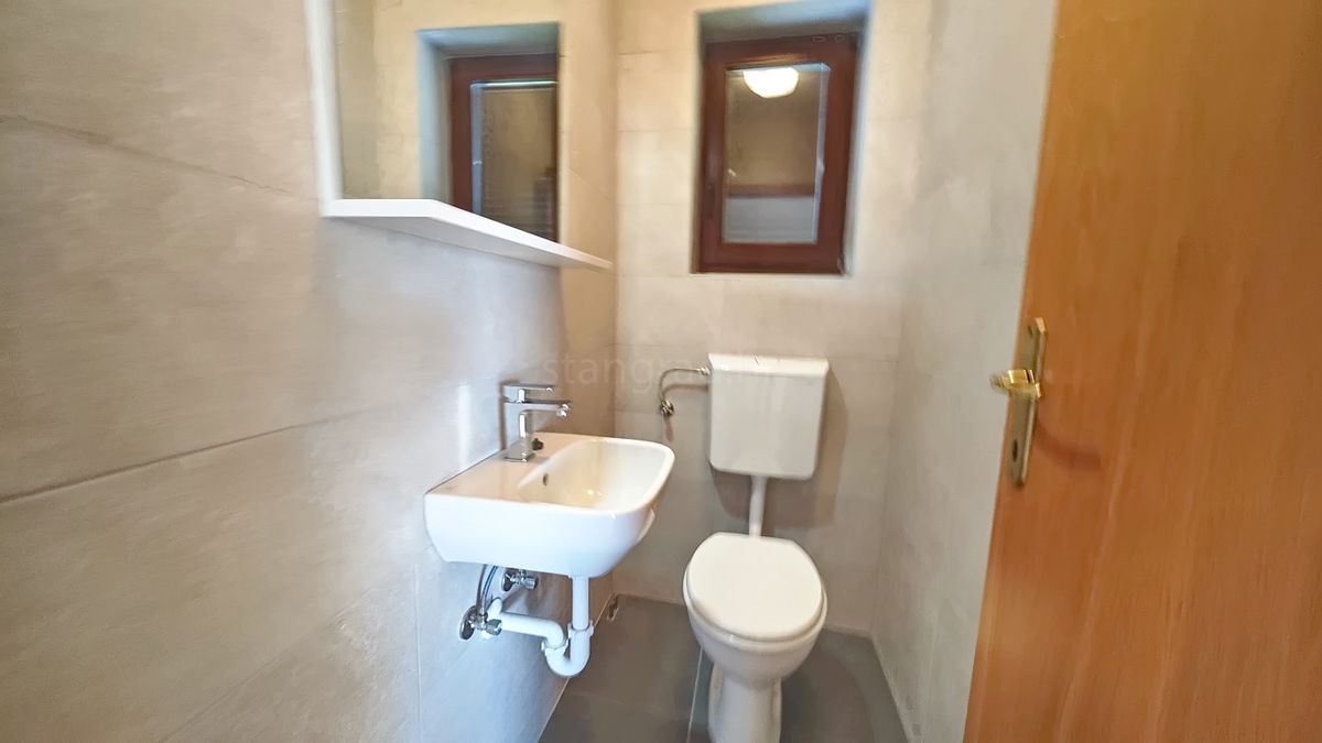 Baška, appartamento al piano terra in posizione tranquilla!