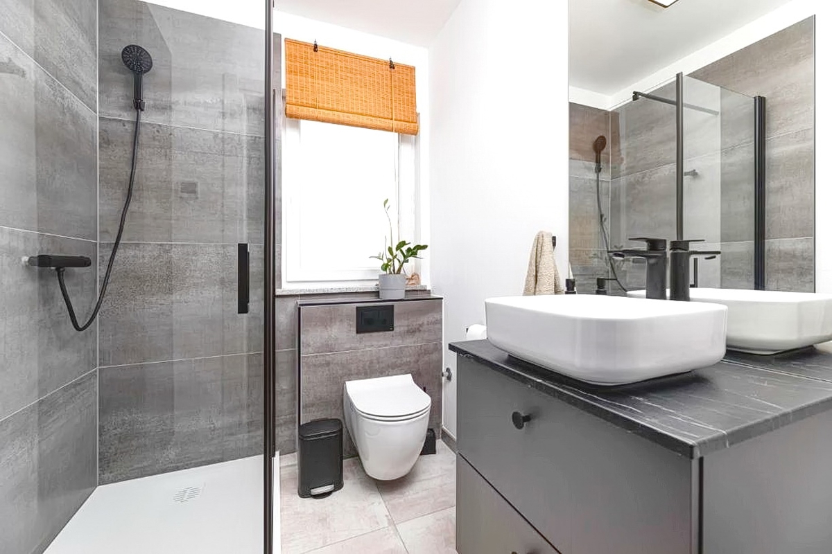 Malinska, splendido appartamento su tre piani con giardino e vista!