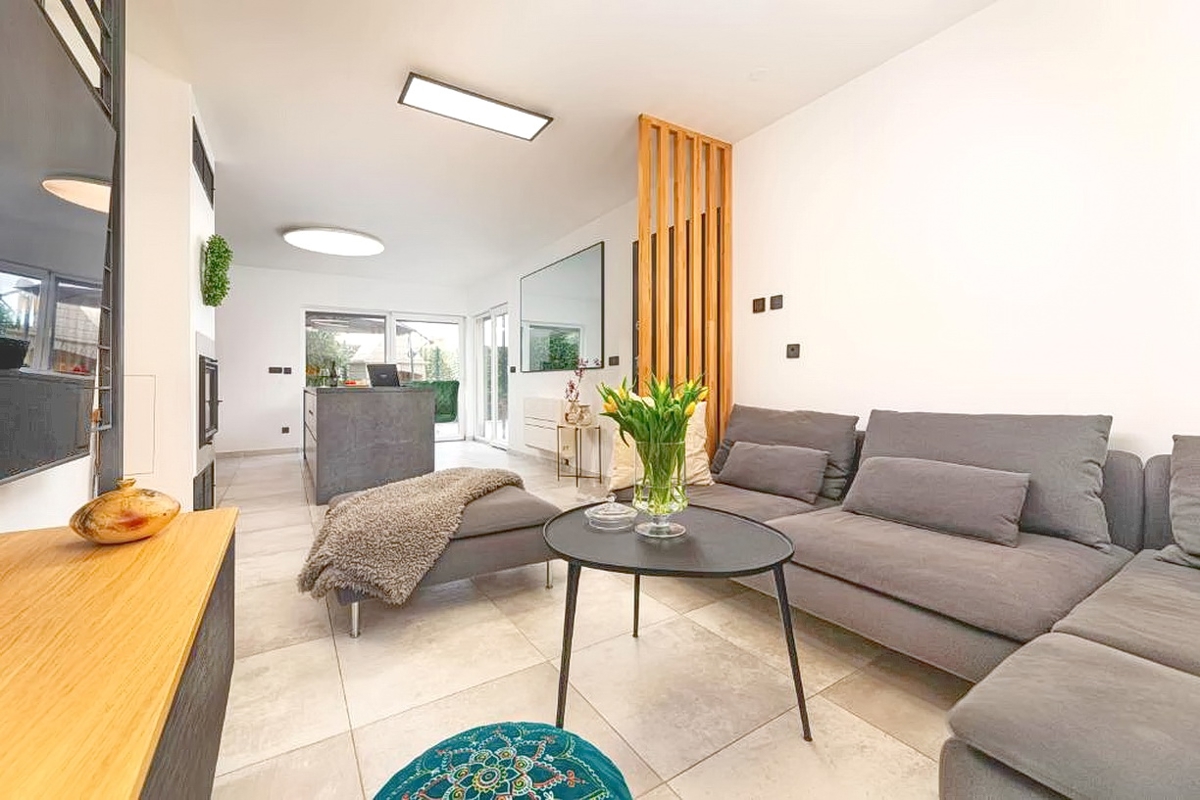 Malinska, splendido appartamento su tre piani con giardino e vista!