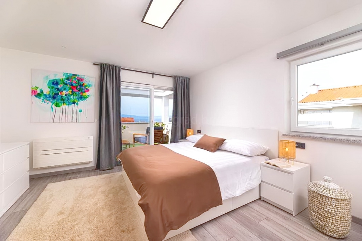 Malinska, splendido appartamento su tre piani con giardino e vista!