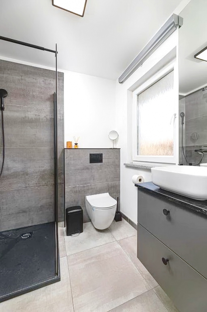 Malinska, splendido appartamento su tre piani con giardino e vista!