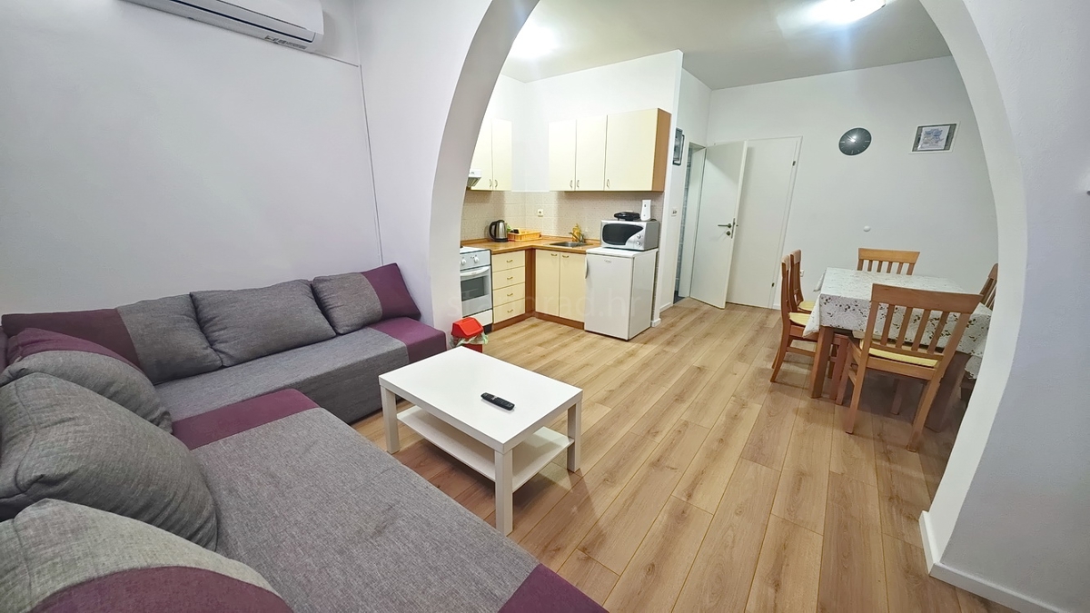 Malinska, appartamento arredato con una camera da letto in un'ottima posizione!