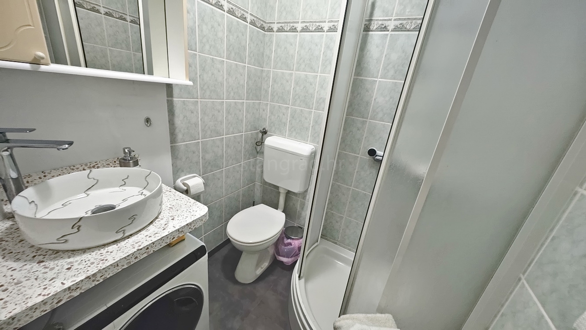 Malinska, appartamento arredato con una camera da letto in un'ottima posizione!