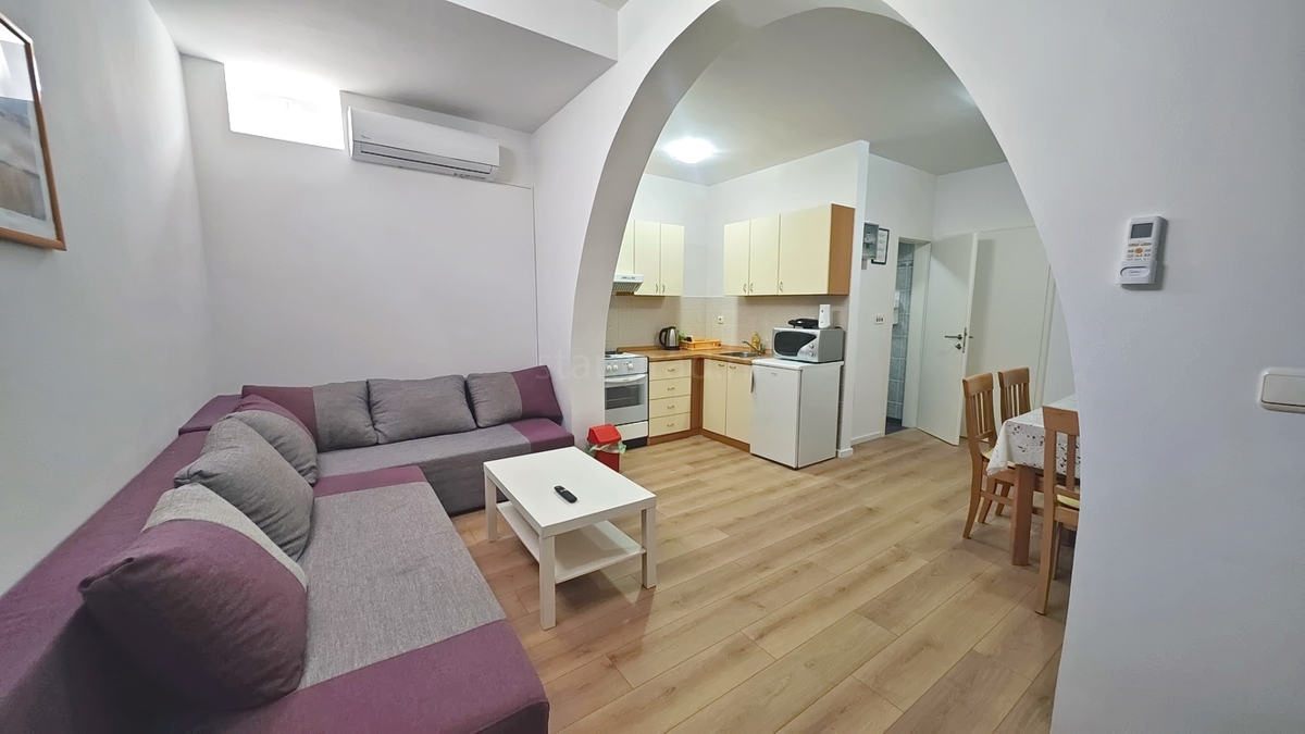 Malinska, appartamento arredato con una camera da letto in un'ottima posizione!