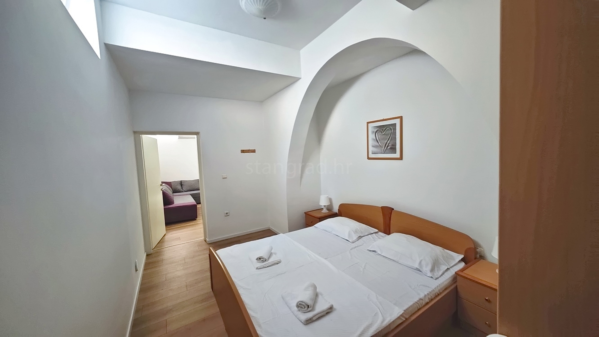 Malinska, appartamento arredato con una camera da letto in un'ottima posizione!