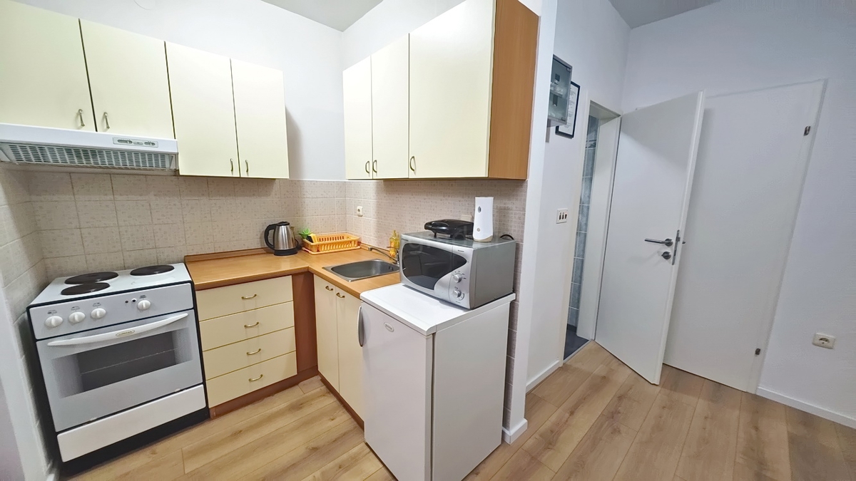 Malinska, appartamento arredato con una camera da letto in un'ottima posizione!