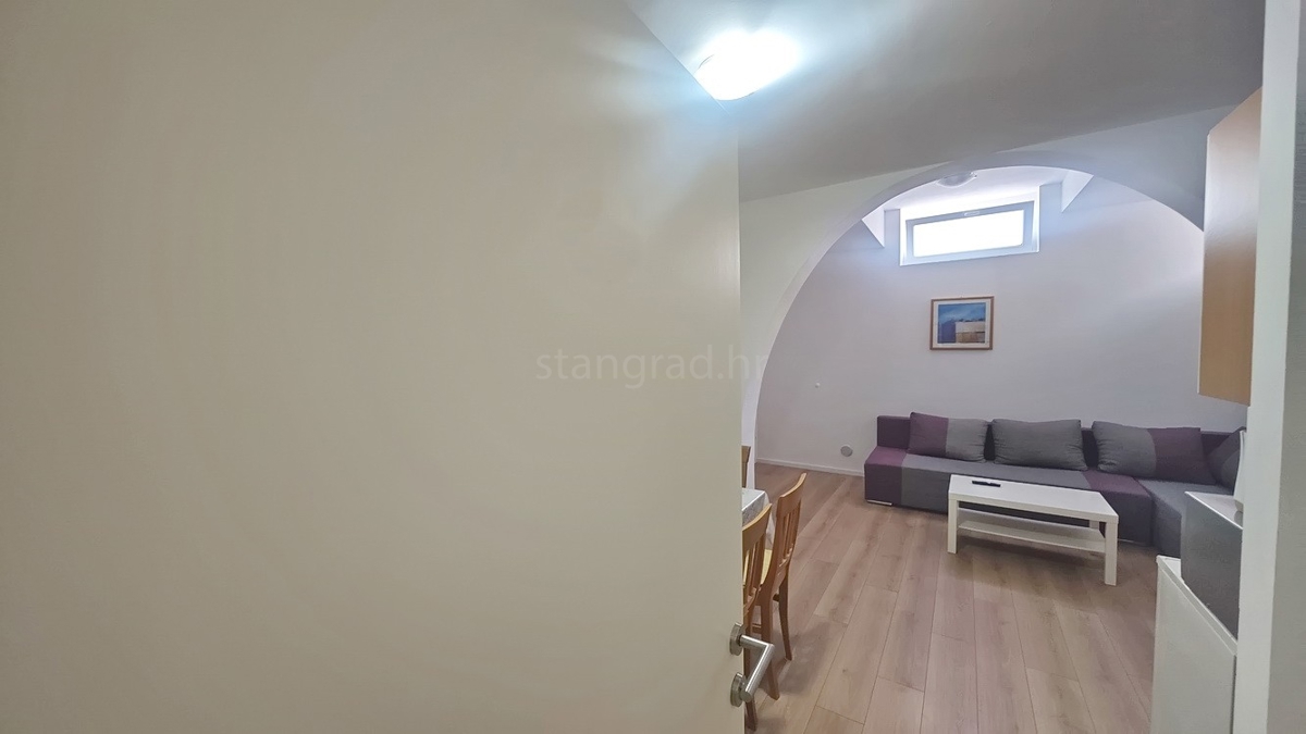 Malinska, appartamento arredato con una camera da letto in un'ottima posizione!