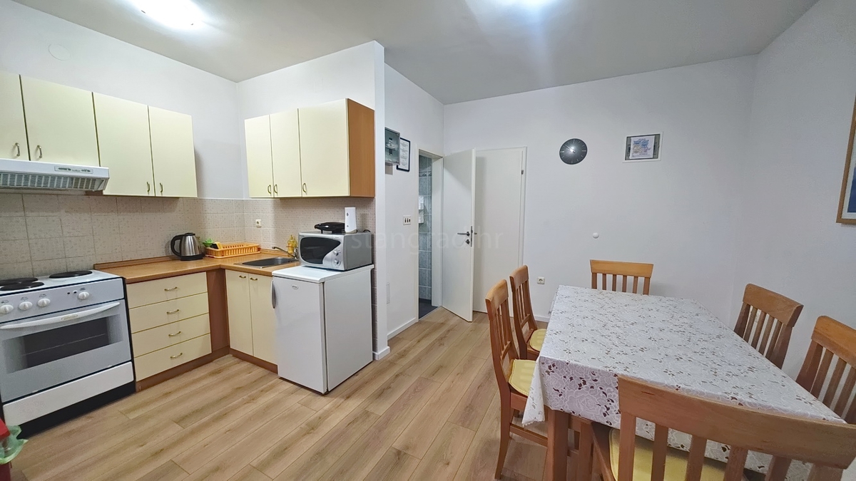 Malinska, appartamento arredato con una camera da letto in un'ottima posizione!