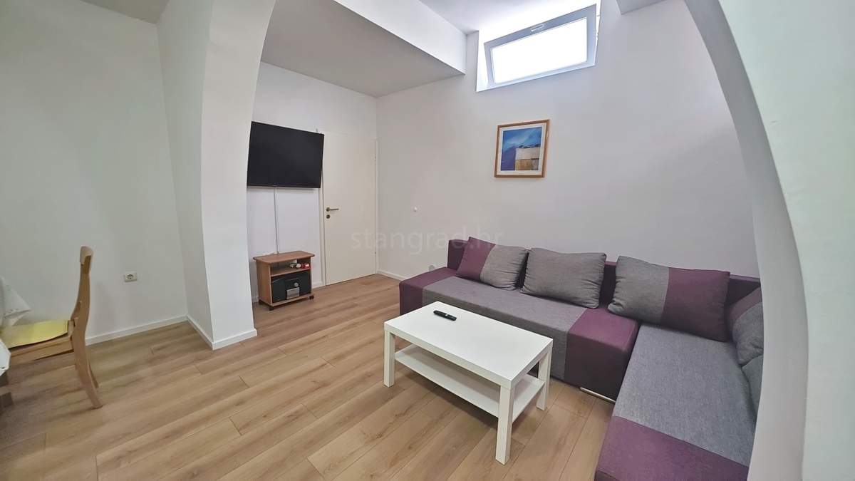 Malinska, appartamento arredato con una camera da letto in un'ottima posizione!