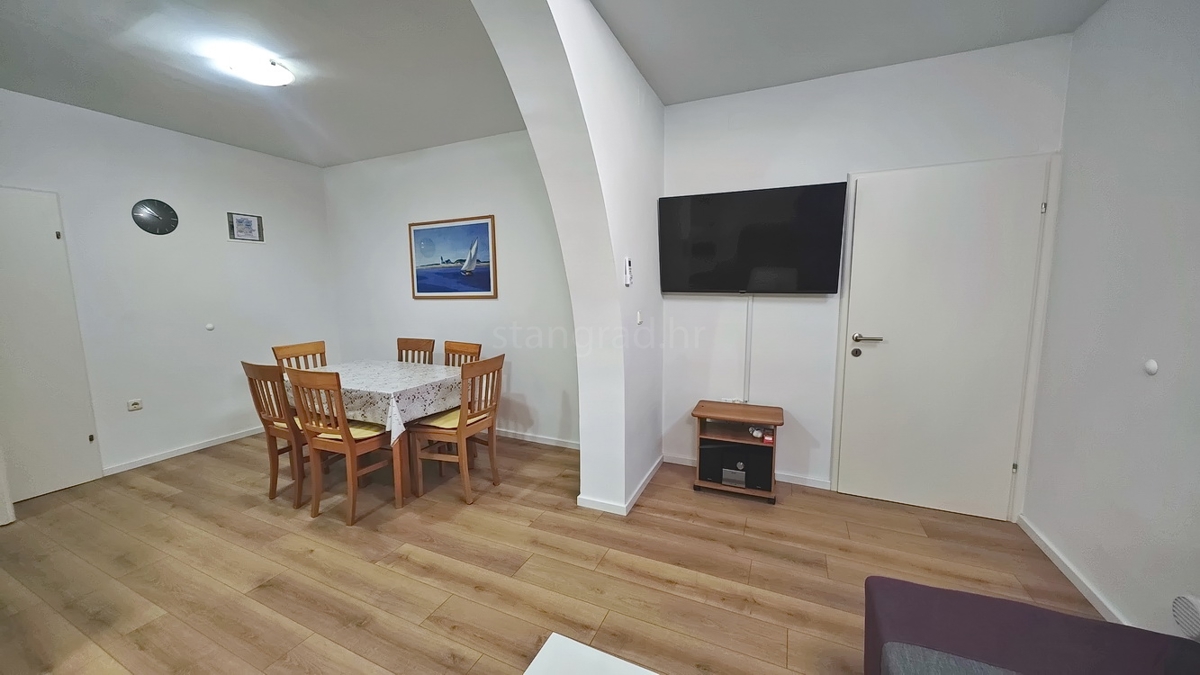 Malinska, appartamento arredato con una camera da letto in un'ottima posizione!