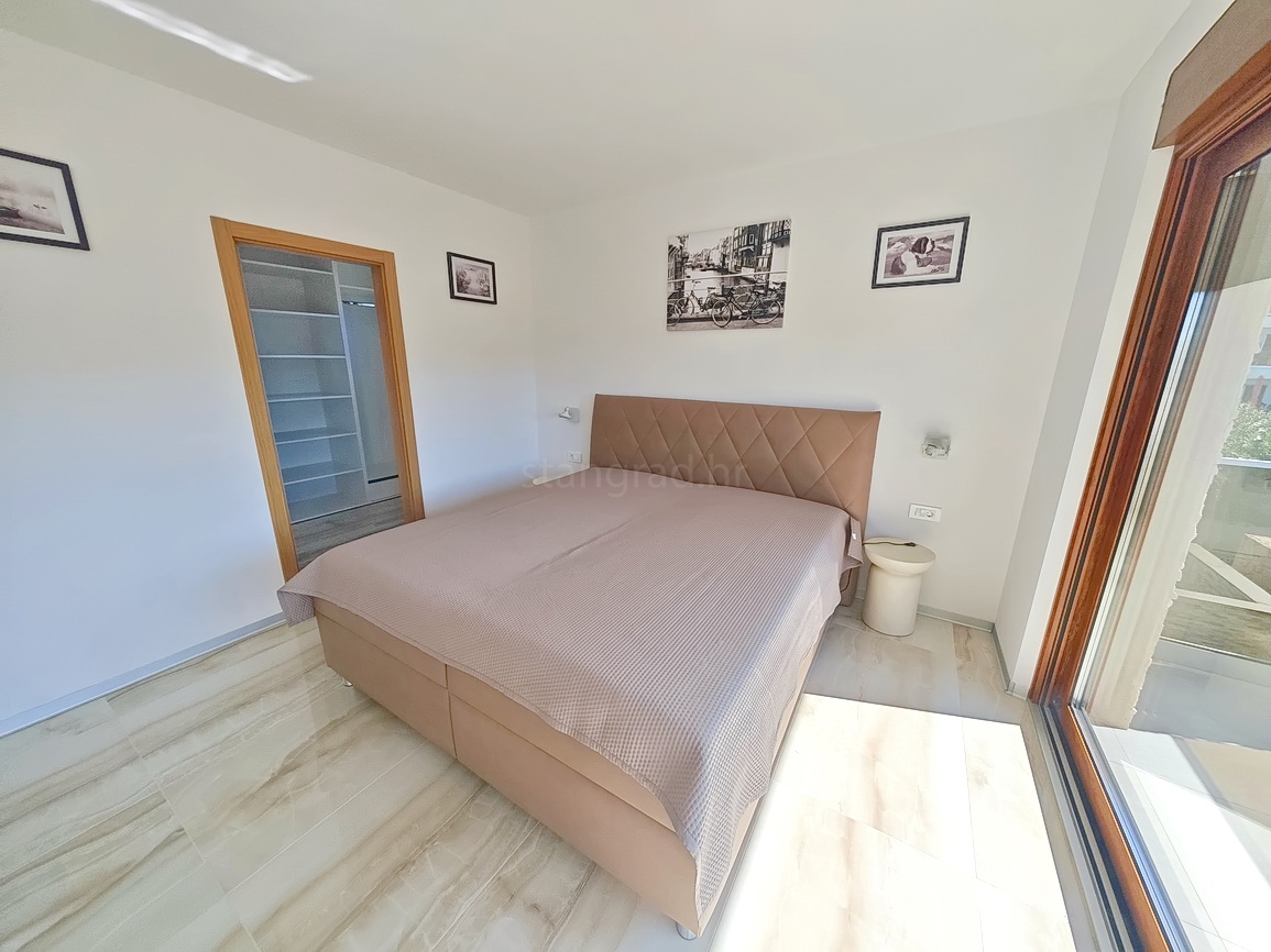 Malinska, villa moderna con piscina in posizione tranquilla!