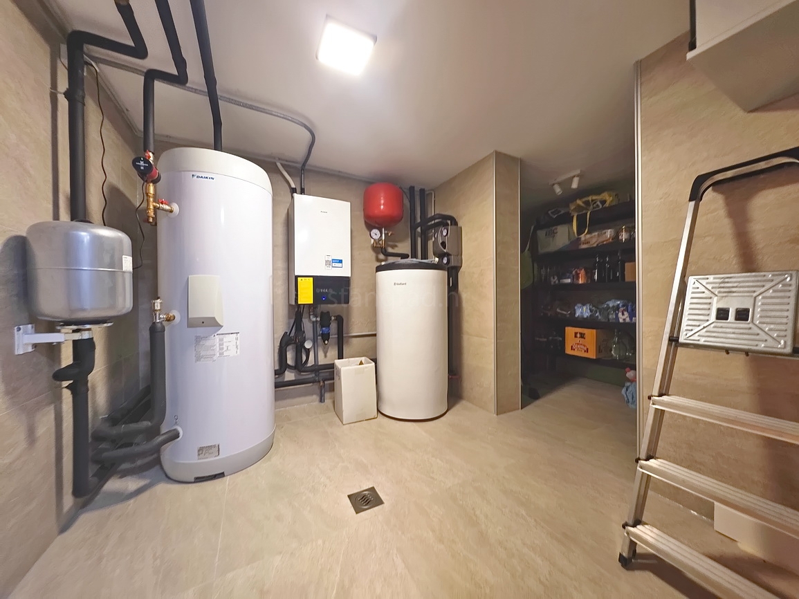 Malinska, villa moderna con piscina in posizione tranquilla!