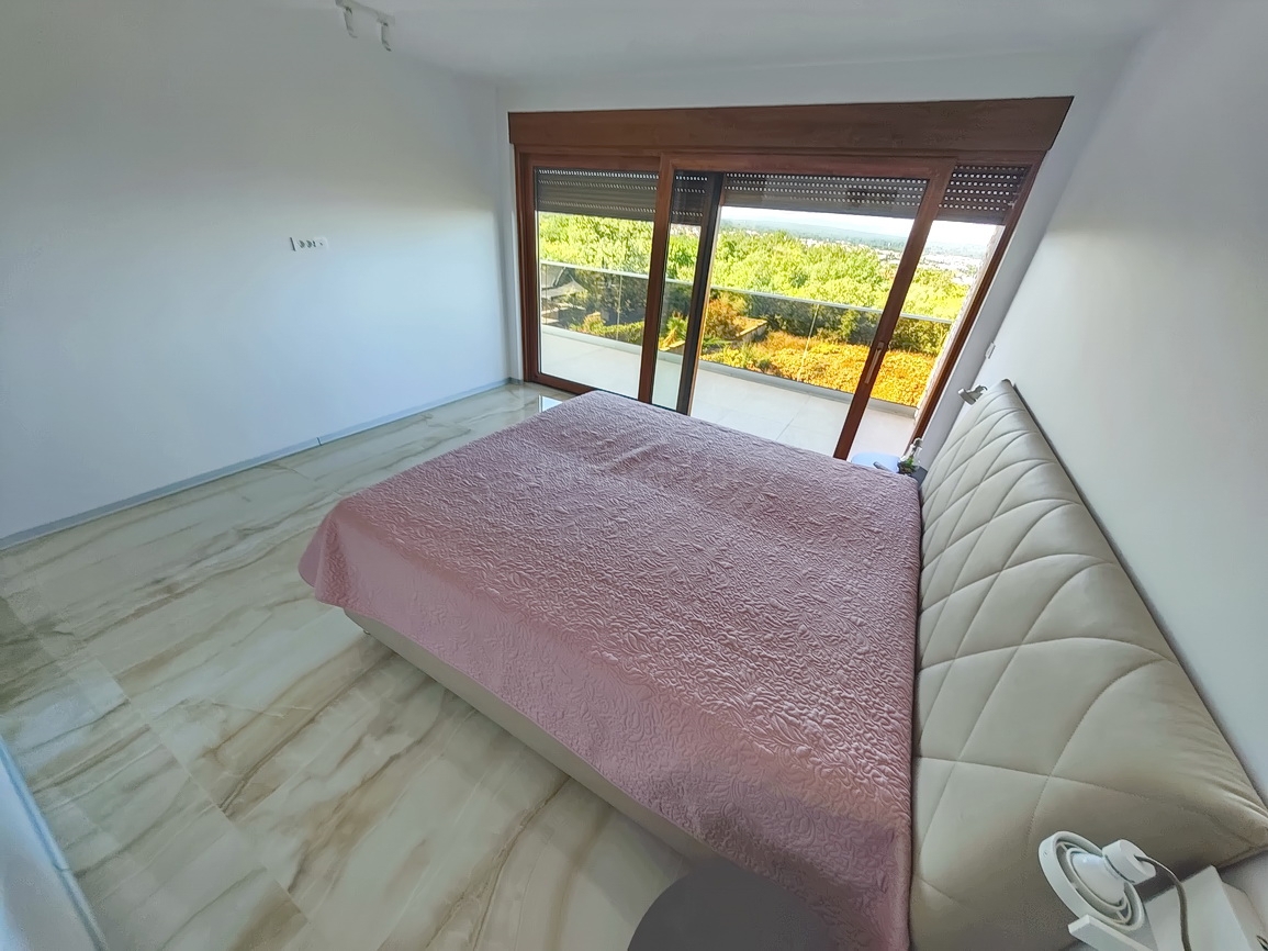 Malinska, villa moderna con piscina in posizione tranquilla!