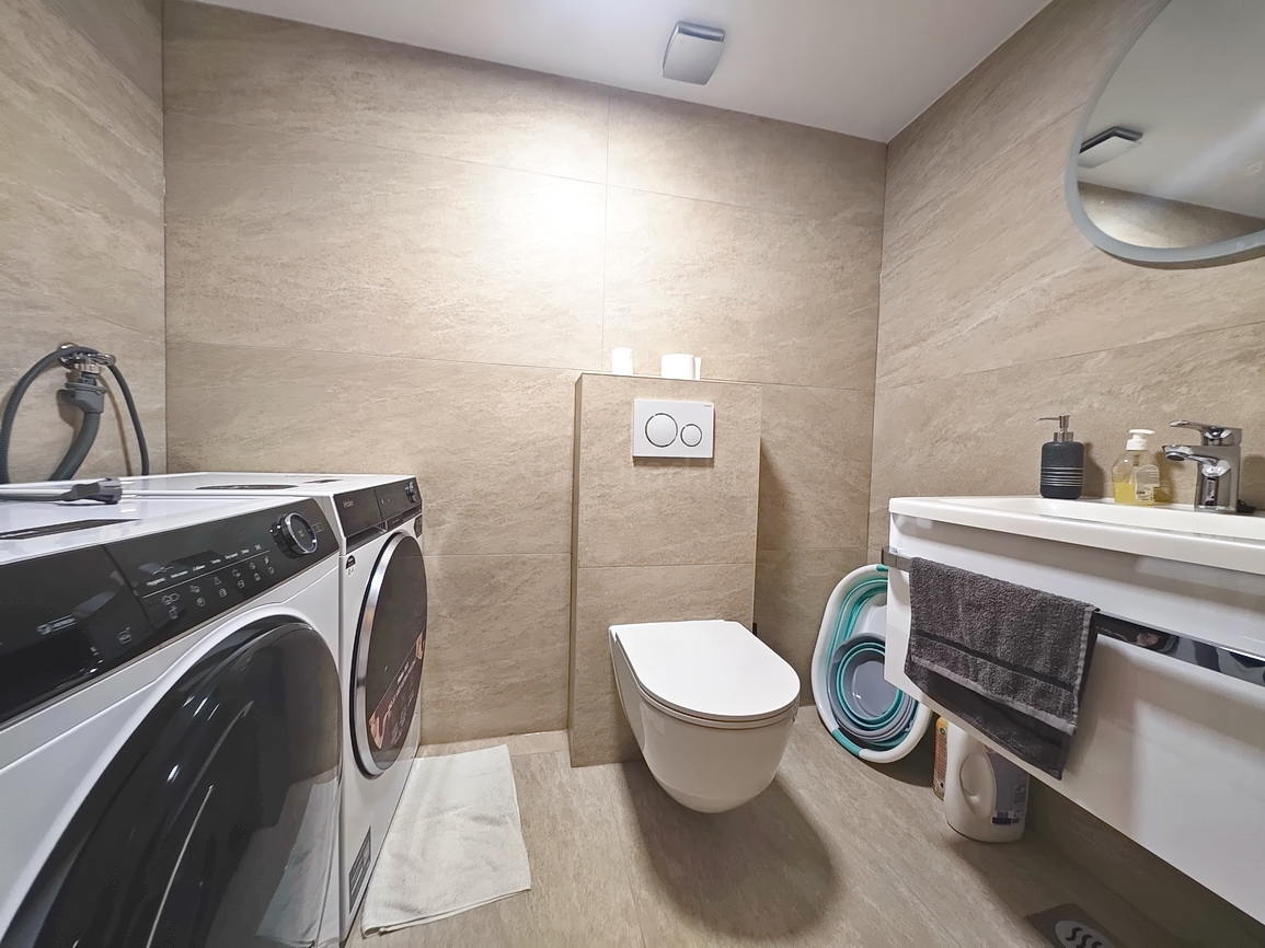 Malinska, villa moderna con piscina in posizione tranquilla!