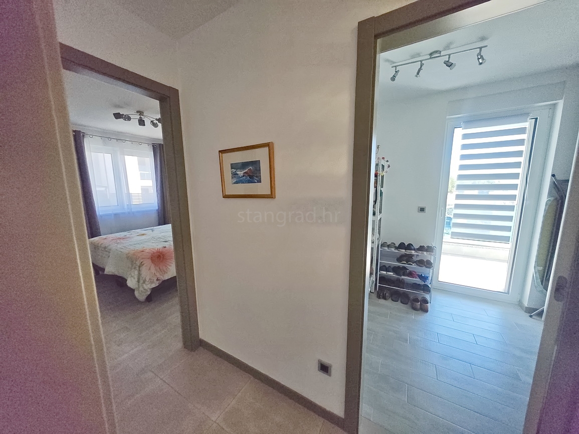 Krk, moderno appartamento con piscina e vista mare!