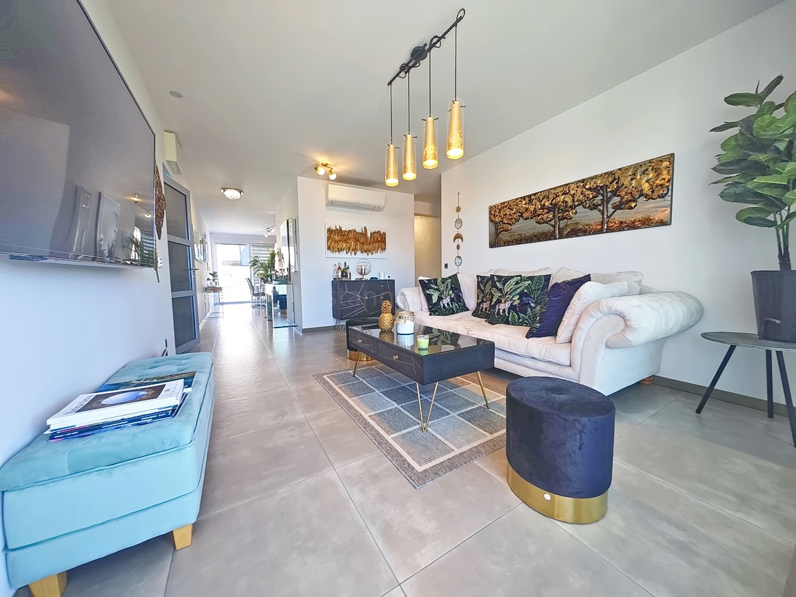 Krk, moderno appartamento con piscina e vista mare!