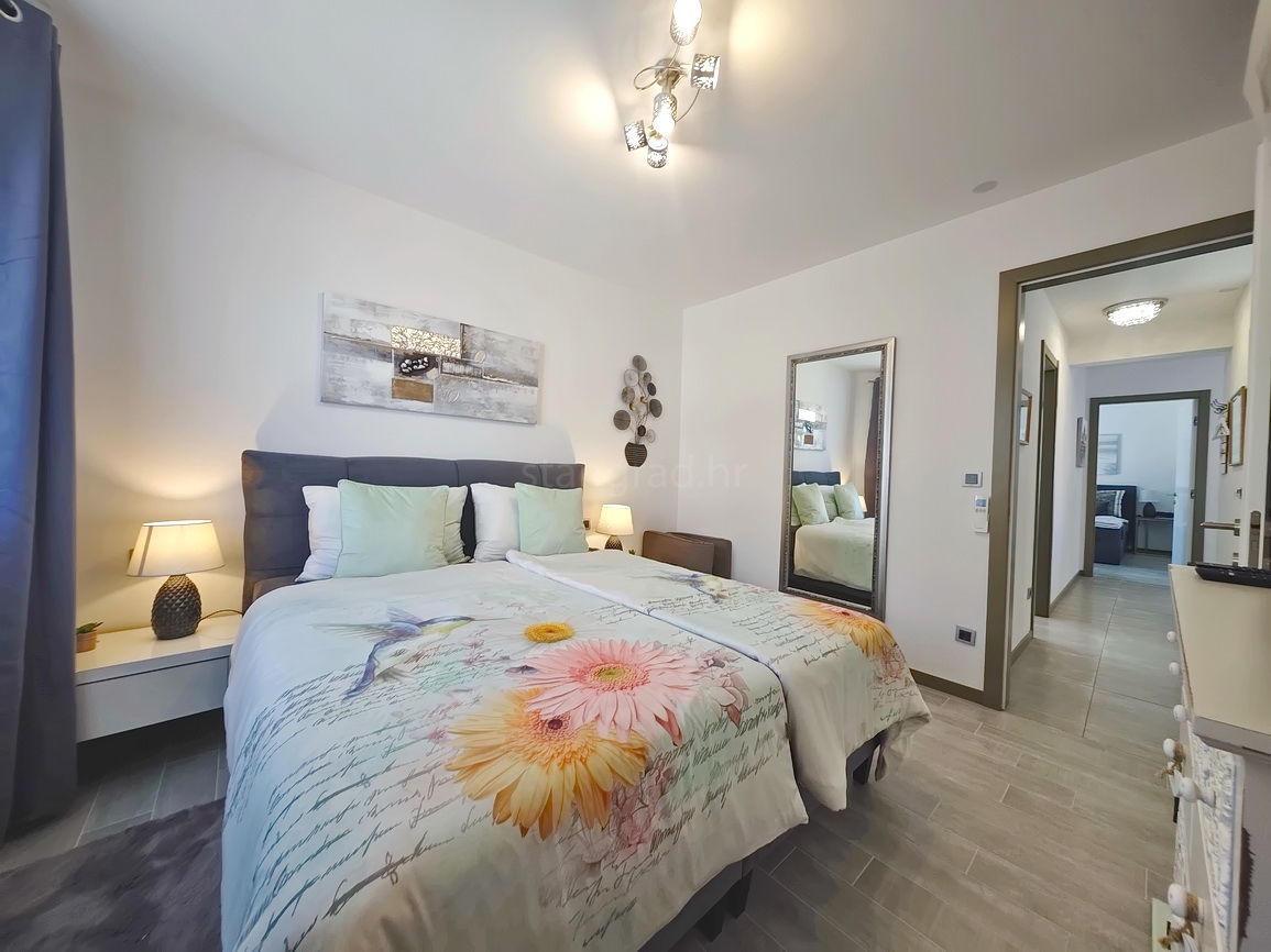 Krk, moderno appartamento con piscina e vista mare!