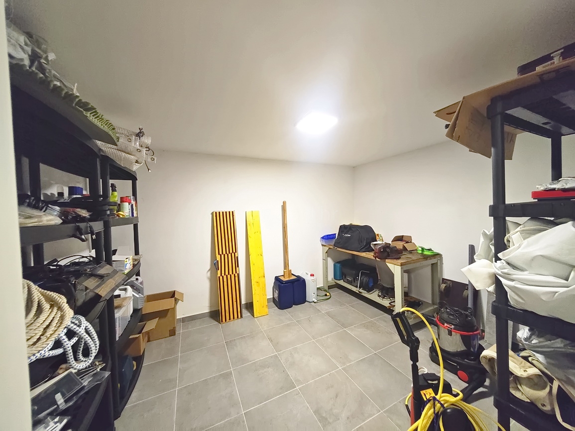 Krk, moderno appartamento con piscina e vista mare!