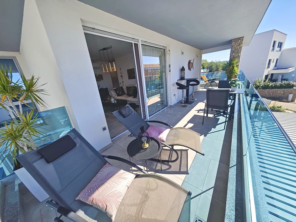 Krk, moderno appartamento con piscina e vista mare!