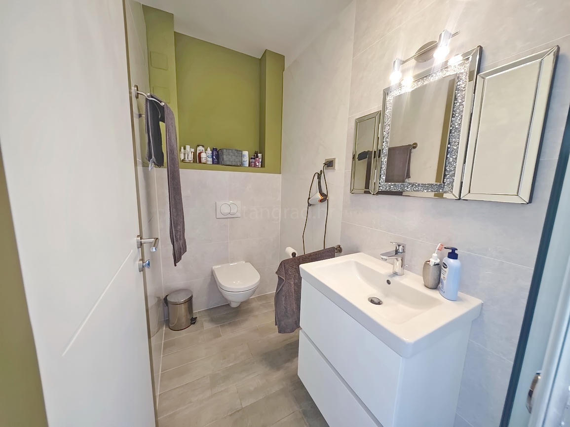 Krk, moderno appartamento con piscina e vista mare!