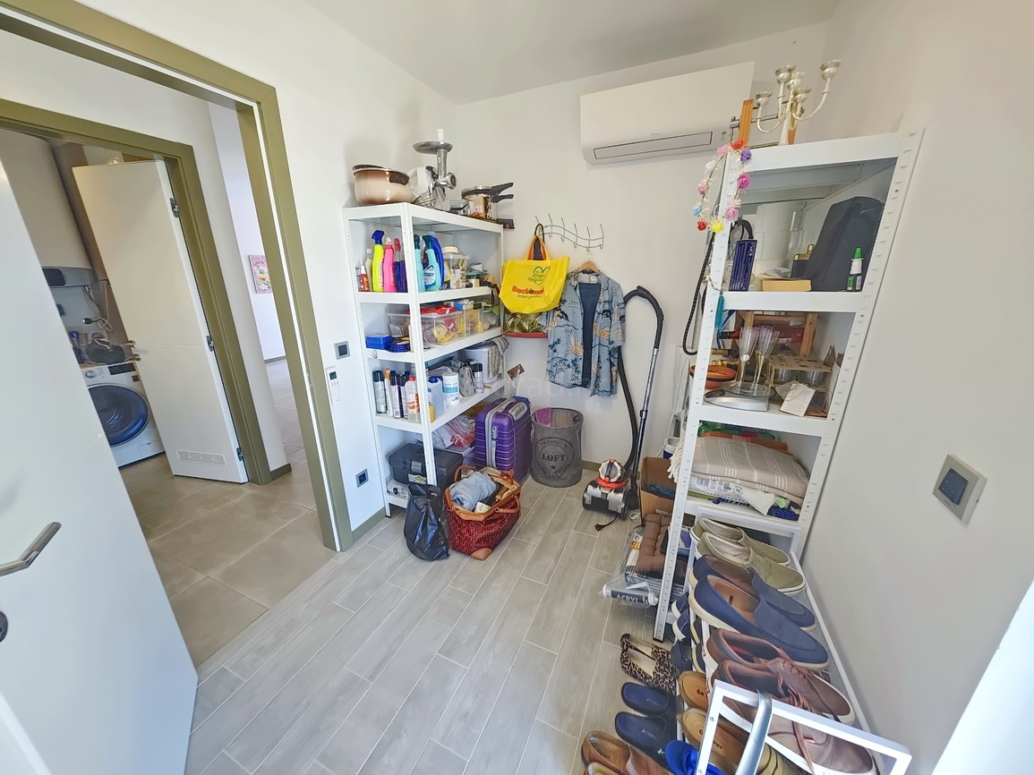 Krk, moderno appartamento con piscina e vista mare!