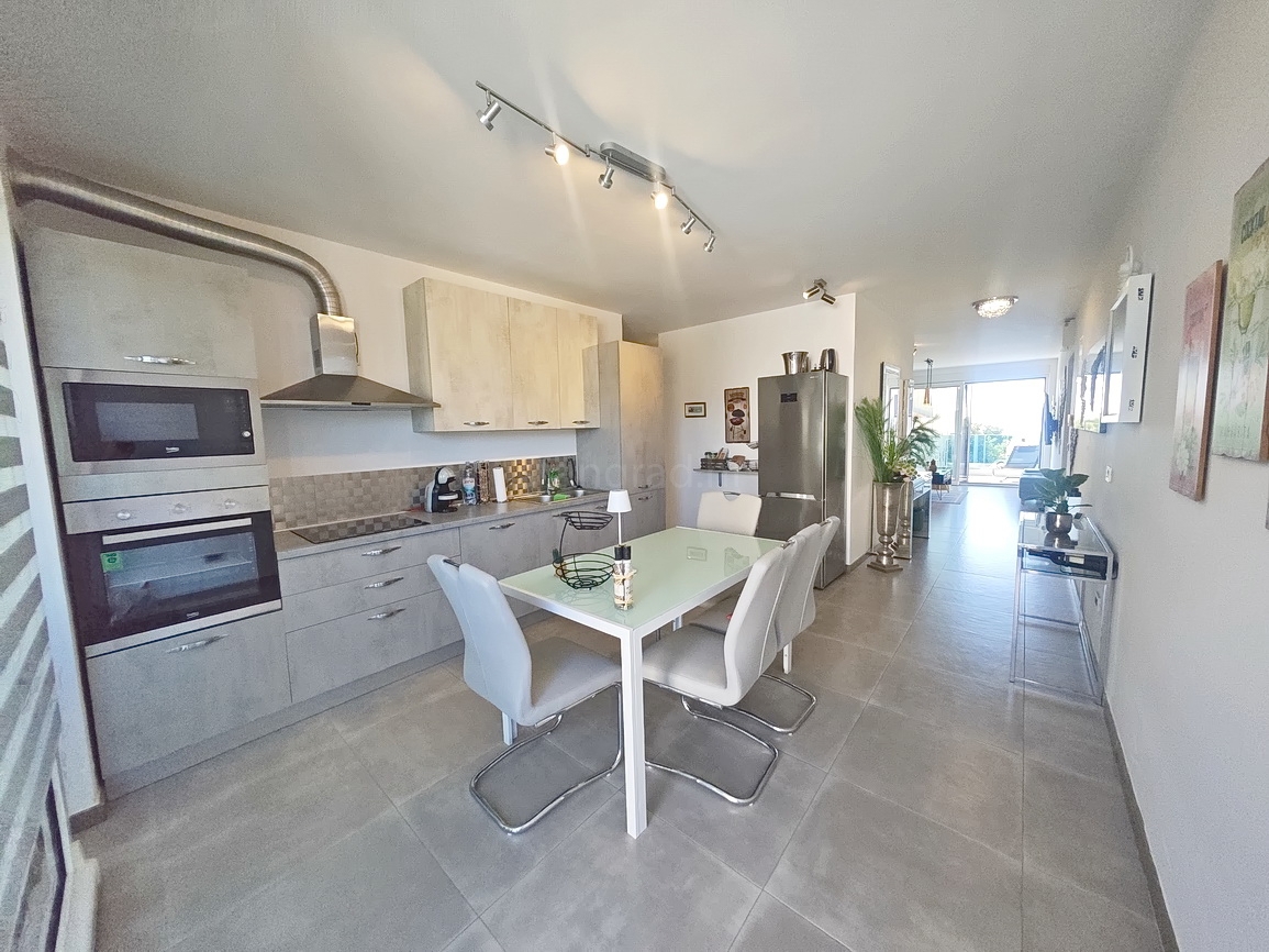 Krk, moderno appartamento con piscina e vista mare!