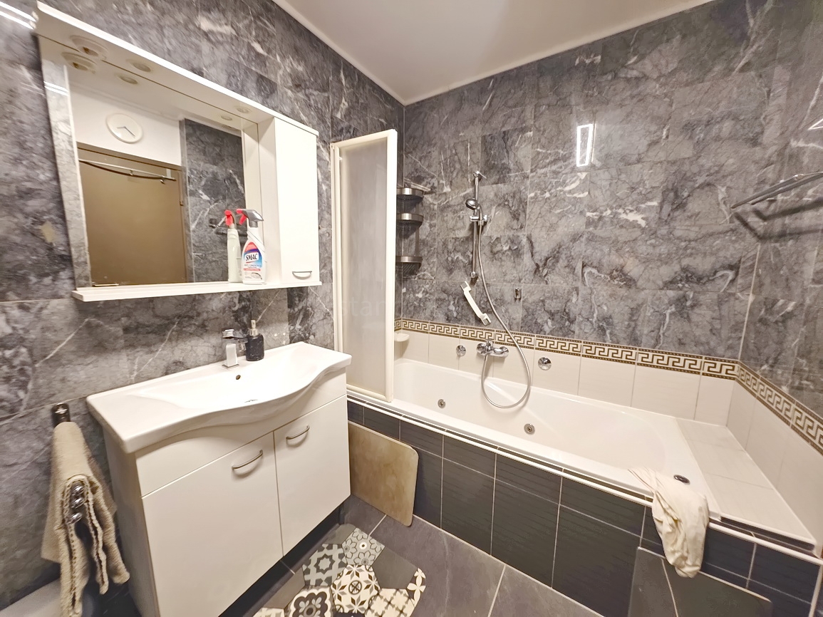 Njivice, casa a un piano in un'ottima posizione vicino al mare!