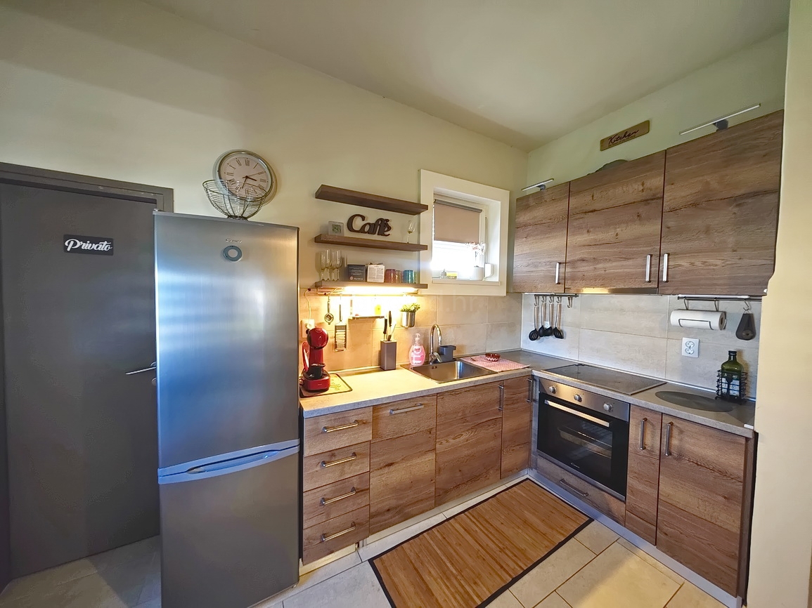 Njivice, casa a un piano in un'ottima posizione vicino al mare!