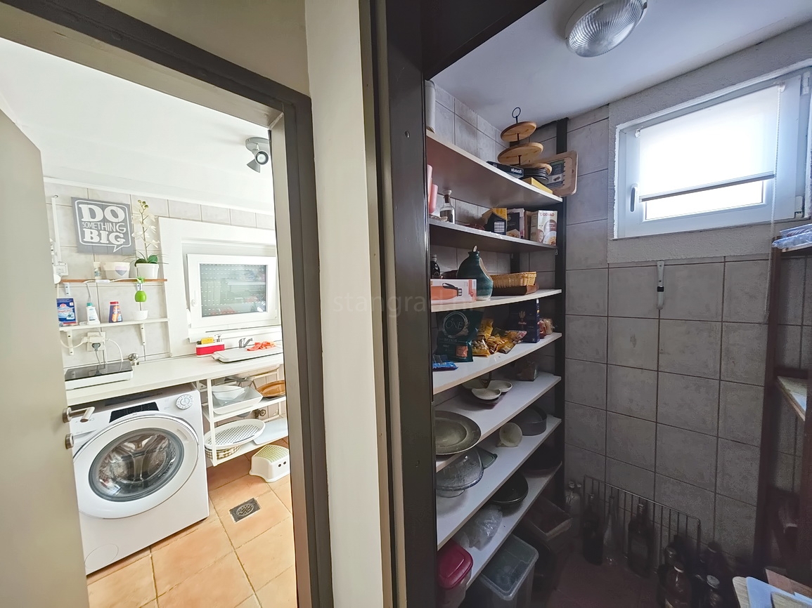 Njivice, casa a un piano in un'ottima posizione vicino al mare!