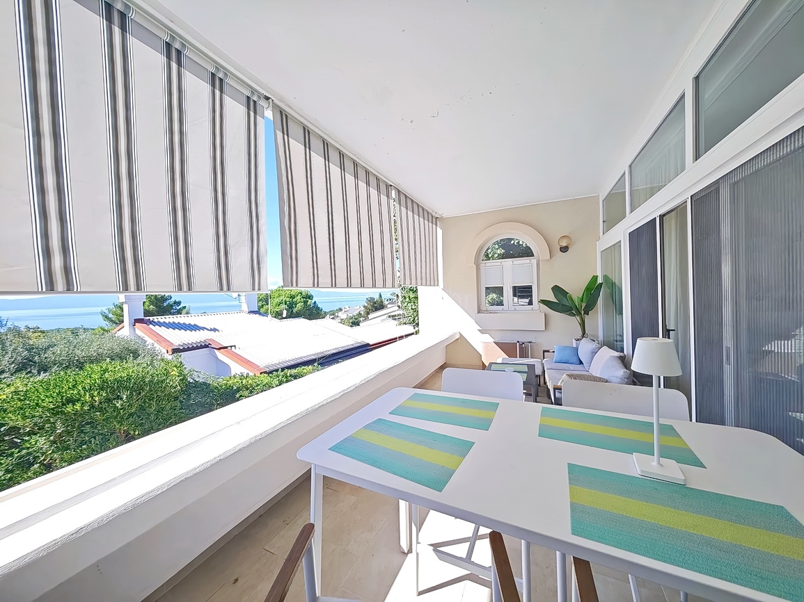 Njivice, casa a un piano in un'ottima posizione vicino al mare!